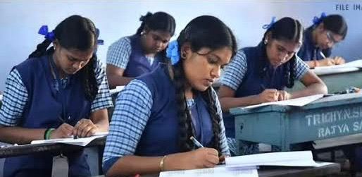 தமிழ்நாட்டில் மேல்நிலை இரண்டாம் /முதலாம்ஆண்டு(ARREAR) மற்றும் இடைநிலை பொதுத் தேர்வுகள்02.03.2026 அன்று தொடங்கி 06.04.2026 முடிவடைகிறது 